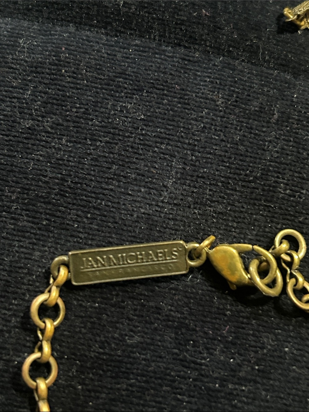 Vintage-Inspired Gold Cameo Pendant Necklace - Picture 3 of 4